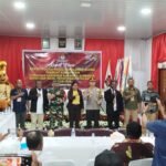 Ketua KPU Nabire bersama komisioner dan Kapolres menghadiri pembukaan rapat pleno rekapitulasi hasil perolehan suara tingkat kabupaten.