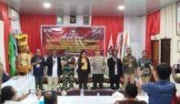 Ketua KPU Nabire bersama komisioner dan Kapolres menghadiri pembukaan rapat pleno rekapitulasi hasil perolehan suara tingkat kabupaten.