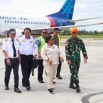 Pesawat Sriwijaya Air mendarat di Bandara Nabire