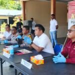 Konferensi pers Polres Nabire dipimpin AKBP Samuel Dominggus Tatiratu terkait pengungkapan 3 kasus menonjol, termasuk pembakaran sekolah, curanmor, dan penyebab kematian NP.